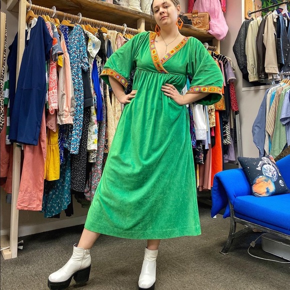 70s VTG Velvet Embroidered Dress - Picture 10 of 11